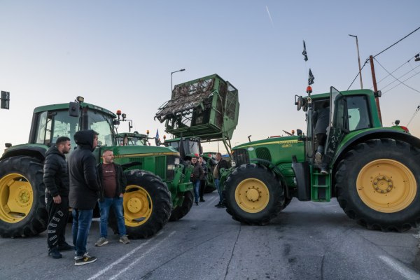 Αγρότες: Λάδι στη φωτιά από την κυβέρνηση – Αντί να δώσει λύσεις στρώνει το… χαλί για πρόστιμα στα μπλόκα
