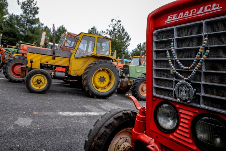 Τα μπλόκα χωρίζουν τη Νέα Δημοκρατία στα δύο