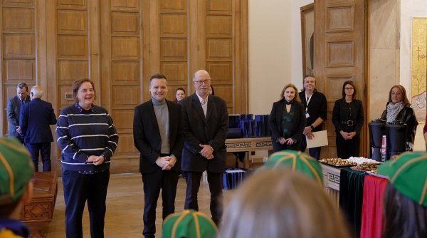 Έψαλαν τα κάλαντα στον Χάρη Δούκα – «Το 2026 αφετηρία για μία Αθήνα πιο ανθρώπινη»