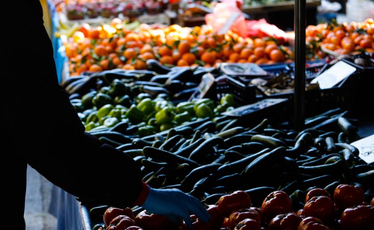 Εορταστικό ωράριο: Πώς θα λειτουργήσουν οι λαϊκές αγορές
