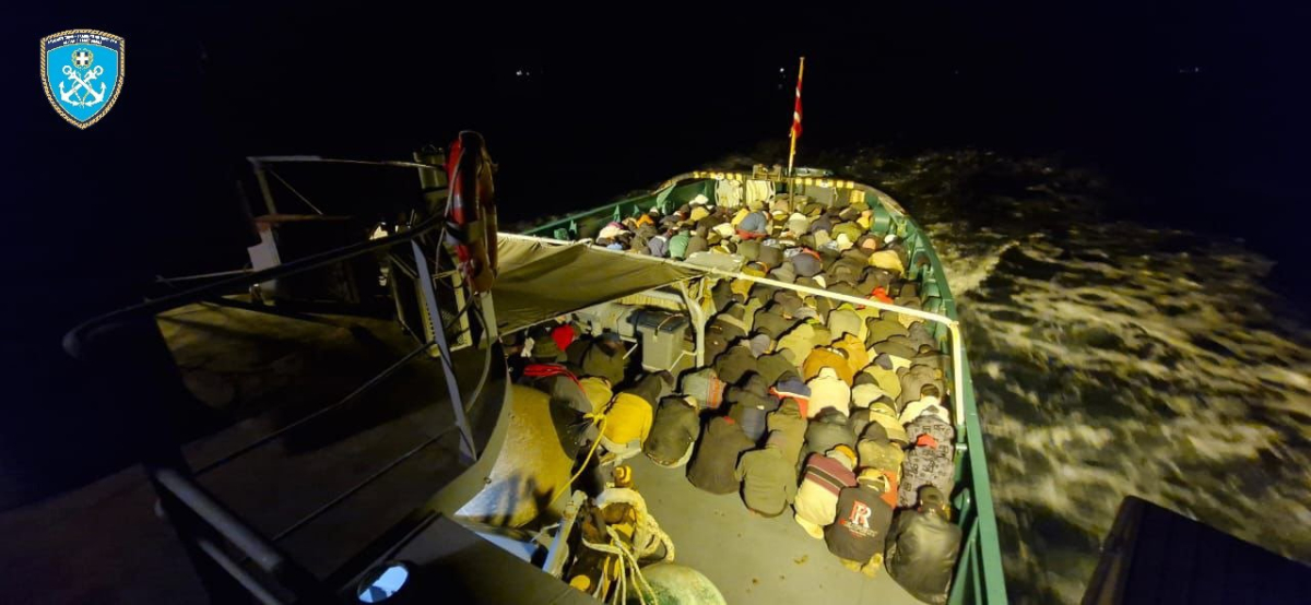 Γαύδος: Μετέφεραν 539 μετανάστες σε ένα σκάφος – Πέντε Αιγύπτιοι διακινητές πίσω από την επιχείρηση