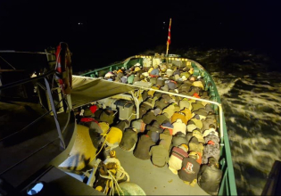 Γαύδος: Μετέφεραν 539 μετανάστες σε ένα σκάφος – Πέντε Αιγύπτιοι διακινητές πίσω από την επιχείρηση