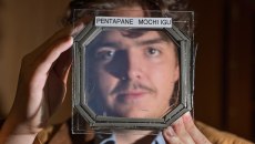 Ξεχάστε τα διπλά τζάμια – Αυτή η λεπτή διαφανής μεμβράνη υπόσχεται να κρατήσει το σπίτι σας ζεστό