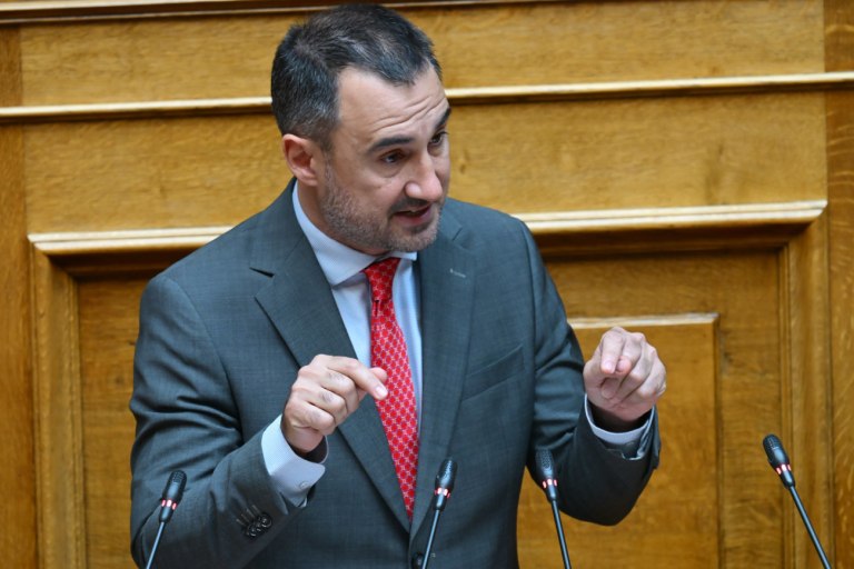 Χαρίτσης: Η Ευρώπη κανονικοποιεί μια πολεμική οικονομία – «Τανκς εναντίον τρακτέρ» ο επόμενος πολυετής προυπολογισμός