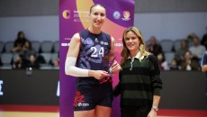 Η Μαρία Σάκκαρη παρακολούθησε τον αγώνα βόλεϊ ΖΑΟΝ – Αρης και ζήτησε στήριξη του γυναικείου αθλητισμού