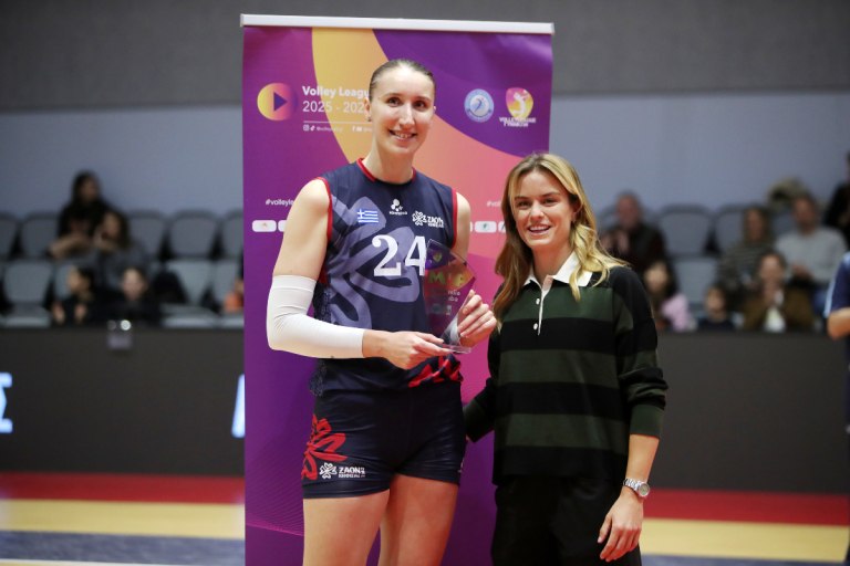 Η Μαρία Σάκκαρη παρακολούθησε τον αγώνα βόλεϊ ΖΑΟΝ – Αρης και ζήτησε στήριξη του γυναικείου αθλητισμού