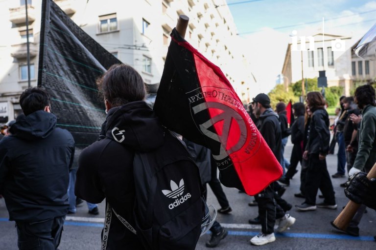 Ξεκίνησε η πορεία στη μνήμη του Αλέξη Γρηγορόπουλου – Ποιοι δρόμοι έκλεισαν