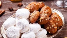 Χριστούγεννα: Πόσο κοστίζουν φέτος τα γλυκά των εορτών – Οι τιμές σε μελομακάρονα και κουραμπιέδες