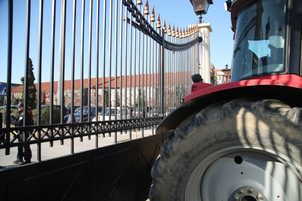 Μπλόκα: Νέα εβδομάδα, νέες δράσεις ανεβάζουν τον «πυρετό» στο Μαξίμου – Η λίστα με τα αιτήματα των αγροκτηνοτρόφων