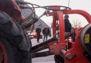 Μπλόκα: Οι πρώτες αντιδράσεις των αγροτών στις ανακοινώσεις Τσιάρα – «Επικοινωνιακό παιχνίδι» χωρίς «έμπρακτα μέσα»