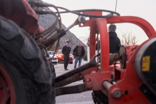 Μπλόκα: Οι πρώτες αντιδράσεις των αγροτών στις ανακοινώσεις Τσιάρα – «Επικοινωνιακό παιχνίδι» χωρίς «έμπρακτα μέσα»
