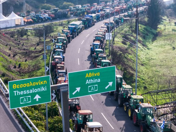 Κινητοποιήσεις: Ρεβεγιόν στα μπλόκα με ανοιχτούς δρόμους από τους αγροκτηνοτρόφους και «κλειστά αυτιά» από την κυβέρνηση