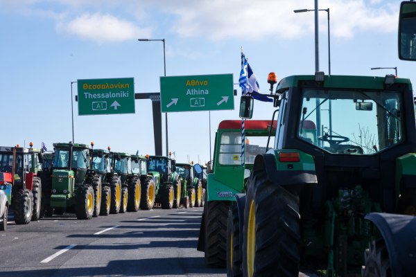 Επιχείρηση «διαίρει και βασίλευε» από την κυβέρνηση με τη συνδρομή ημετέρων στα μπλόκα και στα Μέσα – «18» που λειτουργούν διασπαστικά – Σηκώνουν το γάντι οι αγρότες