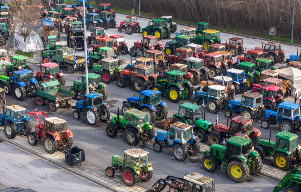Όταν ο λαός φωνάζει «δεν πάει άλλο» και οι κυβερνώντες ακούνε «κι άλλο», στις δημοσκοπήσεις θα «διαλύονται» και τα μπλόκα θα ενισχύονται
