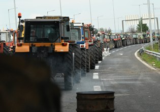Αγρότες: Ατσαλώνουν τη στάση τους – Οι παράγοντες που «φουντώνουν» τα μπλόκα