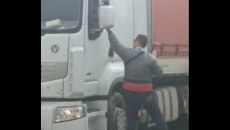 Πράξη ανθρωπιάς από τους αγρότες: Ζήτησαν συγγνώμη με κουλούρια σε διερχόμενους οδηγούς στην Κομοτηνή