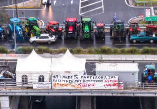 «Μπλόκο» στον κοινωνικό αυτοματισμό από τους αγρότες – «Κάλαντα» στους δρόμους με ανοιχτές λωρίδες κυκλοφορίας
