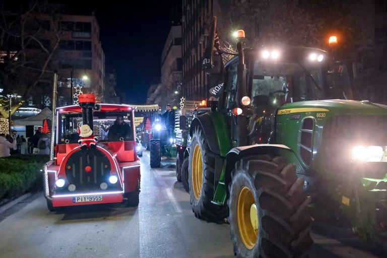 Αγροτικές κινητοποιήσεις: Πρωτοχρονιά στα μπλόκα για τους αγρότες, με ανοιχτούς δρόμους – «Ποντάρει» στο ρήγμα η κυβέρνηση