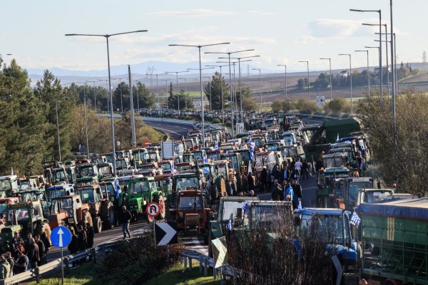 Αγρότες: Τα μπλόκα σαρώνουν τη χώρα – Το σχέδιο των επόμενων ημερών
