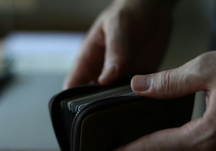 ΙΟΒΕ: Πτώση στην καταναλωτική εμπιστοσύνη και αποταμίευση τον Νοέμβριο