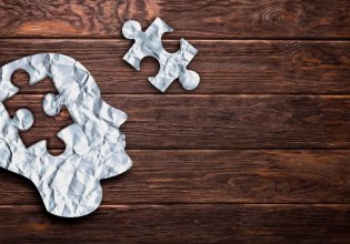 Άνοια: «Αόρατοι» ασθενείς οι φροντιστές που εξίσου χρειάζονται στήριξη