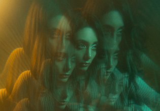 Ιδού η απορία: Μας κάνει καλό ή κακό το να κρύβουμε τα συναισθήματά μας;