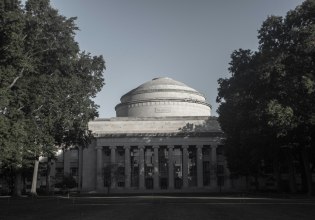 Βοστώνη: Καθηγητής του MIT δολοφονήθηκε στο σπίτι του – Αναζητείται ο δράστης