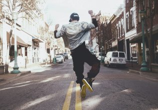 Επιστροφή στα παιδικά χρόνια: Επτά χόμπι από τα παλιά που αξίζει να δοκιμάσουμε ξανά