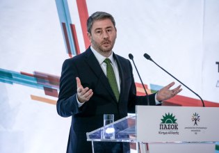 Ανδρουλάκης: Το δίλημμα δεν είναι «Μητσοτάκης ή χάος», αλλά «απλή επιβίωση ή ζωή με προοπτική και ελπίδα»