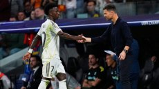 Ανατροπή στη Ρεάλ Μαδρίτης: Οι οπαδοί στηρίζουν τον Τσάμπι Αλόνσο και είναι κατά του Βινίσιους