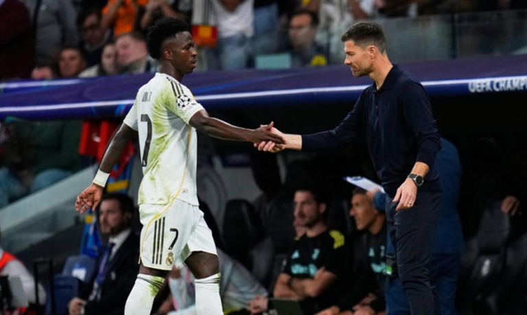 Ανατροπή στη Ρεάλ Μαδρίτης: Οι οπαδοί στηρίζουν τον Τσάμπι Αλόνσο και είναι κατά του Βινίσιους