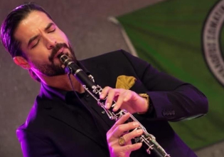 Άρης Μουγκοπέτρος: Στα δικαστήρια της Τρίπολης μετά τη μήνυση της συζύγου του – «Αισθάνθηκε ότι απειλείται» λέει ο δικηγόρος της