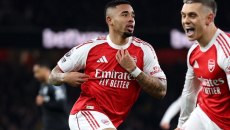 Άρσεναλ – Άστον Βίλα 4-1: «Δήλωση» τίτλου οι «κανονιέρηδες»! – Κόλλησε με την ουραγό η Γιουνάιτεντ (1-1)