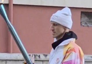 Σπουδαία στιγμή: Λαμπαδηδρόμος στους Χειμερινούς Ολυμπιακούς Αγώνες ο Πολονάρα (vids)