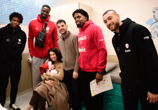 Ολυμπιακός: «Ερυθρόλευκη» αντιπροσωπεία στο Ιατρικό Κέντρο Αθηνών (pics)