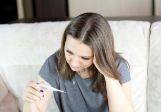 Έξαρση γρίπης και ιώσεων στην Ελλάδα – «Καμπανάκι» ΕΟΔΥ για τις γιορτές