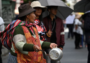 Βολιβία: Διαδηλώσεις εναντίον της κατάργησης των επιδοτήσεων στα καύσιμα από τη νέα δεξιά κυβέρνηση
