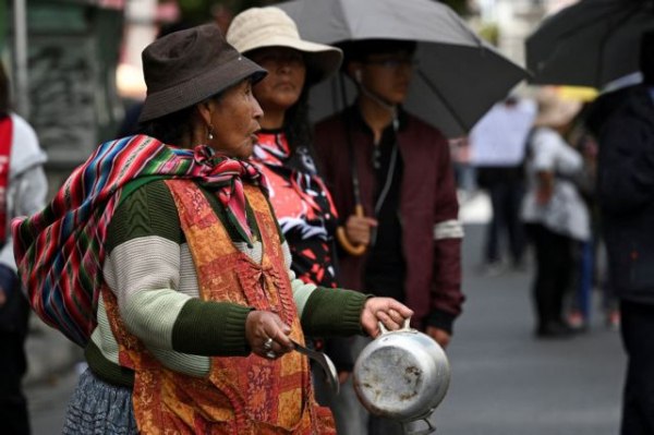 Βολιβία: Διαδηλώσεις εναντίον της κατάργησης των επιδοτήσεων στα καύσιμα από τη νέα δεξιά κυβέρνηση