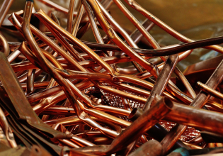 Ο κόσμος χρειάζεται πολύ περισσότερο χαλκό – Πού μπορεί να βρεθεί, τι οδηγεί τη ζήτηση