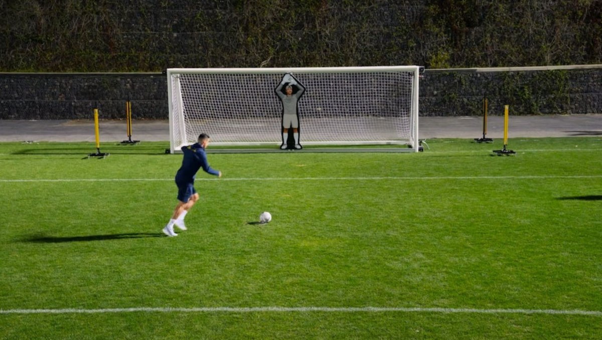 Κριστιάνο εναντίον μηχανής: Πώς ο Ρονάλντο νίκησε το ανίκητο ρομπότ-τερματοφύλακα (vid)