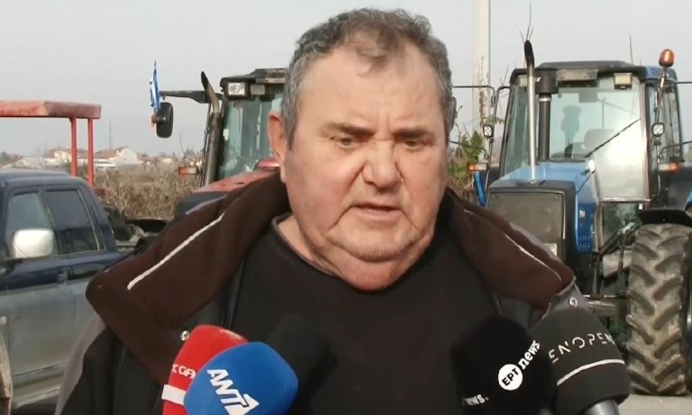 Ανεστίδης: Δεν έχουν δεσμευτεί τα χρήματά μου – Έδειξε on κάμερα αποδεικτικά ανάληψης από τράπεζα