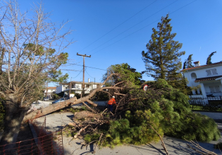 Κεντρική Μακεδονία: Σοβαρά προβλήματα από τους θυελλώδεις ανέμους