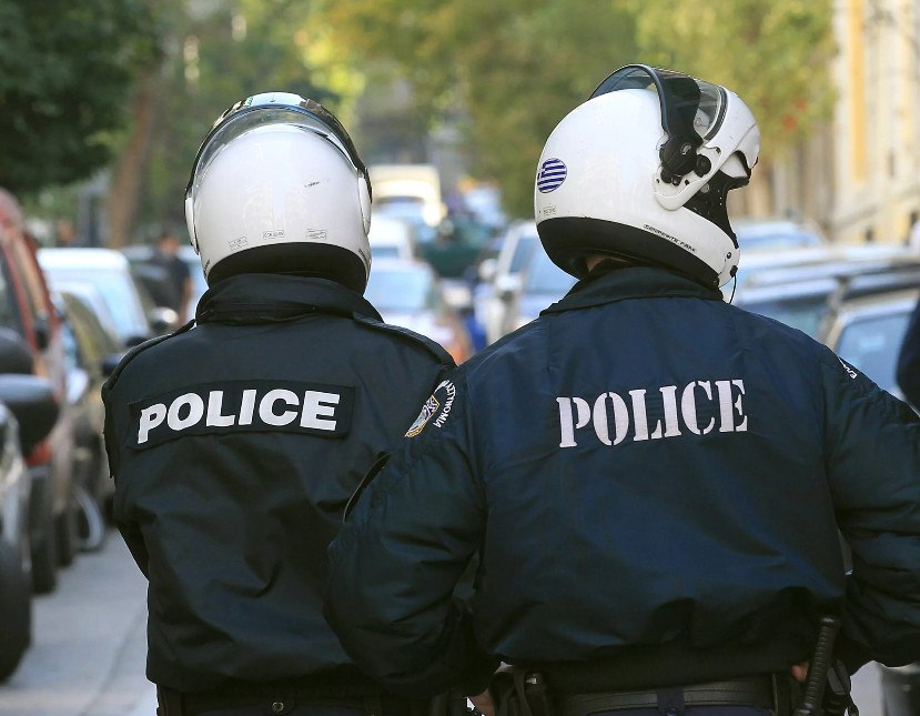 Δύο ανήλικοι και ένας 18χρονος ξυλοκόπησαν και λήστεψαν διανομέα στην Αργυρούπολη