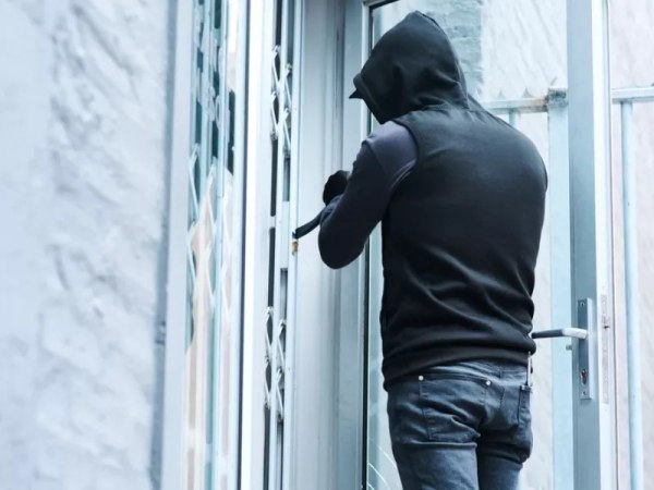 Έκλεβαν πέντε σπίτια κάθε βράδυ και έκαναν τηλεφωνικές απάτες – Συνελήφθησαν 12 μέλη της σπείρας