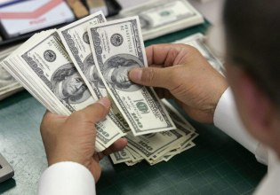 Δολάριο: Προς την πιο απότομη ετήσια πτώση εδώ και σχεδόν μια δεκαετία