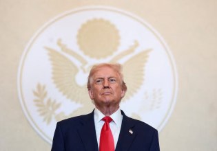 Ο Τραμπ εύχεται «ευτυχισμένα Χριστούγεννα» ακόμα και στα «αποβράσματα της ριζοσπαστικής αριστεράς»