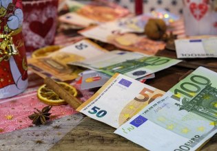 Δώρο Χριστουγέννων: Τι ισχύει για τους μισθωτούς – Πότε θα καταβληθεί