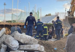 Νάξος: Δύο εργάτες έπεσε σε τάφρο όταν κατέρρευσε τοιχείο – Μεγάλη επιχείρηση για τον απεγκλωβισμό τους