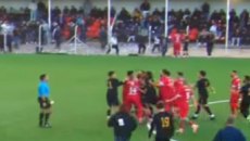 «Σύρραξη» στο Χερσόνησος – Εργότελης: Κουτούλησε αντίπαλο πρώην παίκτης του Παναθηναϊκού (vid)