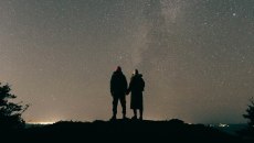 Άκρως Ζωδιακό: Τα Do’s και Don’ts στα ζώδια σήμερα [Κυριακή 21.12.2025]